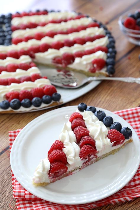 Fouth Of July Desserts, American Flag Fruit Pizza, Flag Fruit Pizza, 4th July Food, Fruit Pizza Recipe, Blue American Flag, Patriotic Desserts, Patriotic Food, Cheesecake Mousse