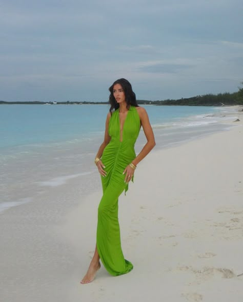 🍏🥝🥒🫒🥑🥭 | Instagram Green Beach Dress, Tropical Fits, Maldives Outfit, Tropical Outfits, Summer Baddie, Clothes Green, Couples Trip, Vacay Fits, Monochromatic Fashion