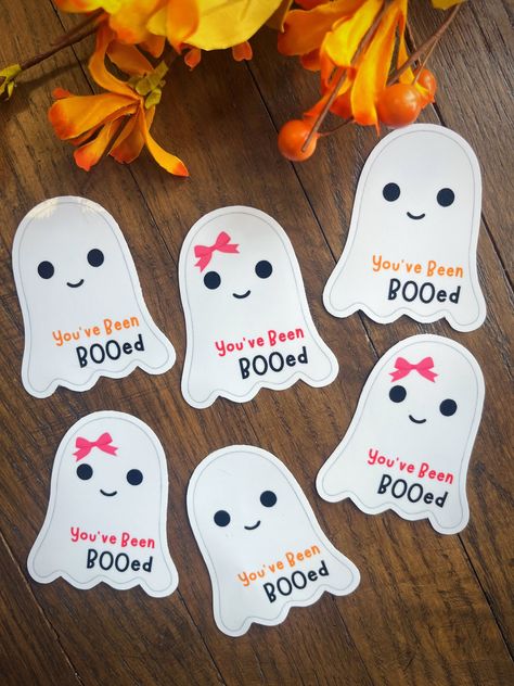 You will receive 12 personalized BOO Gram Tags Start your neighborhood or friends booing tradition with these simple ghost tags. How to "boo". Your neighbors? Get some Halloween treats together and leave your surprise on the porch, with the adorable " You've Been BOOed" tag.   Please use the drop-down box to choose what style sticker you would like to receive and if you would like a name added. You can also choose to have your tags hole punched if you prefer to hang them and not stick them onto something. ★☆Your stickers will arrive in the mail, ready to stick on your friends treats!  ★☆What makes our shop different? - Made with high-quality sticker vinyl, laminated to add another layer of protection. - Easy To Peel -Scratch Resistant - Tear Resistant - Waterproof We believe in a high-qual Boo Gifts For Coworkers, Boo Gram, Boo Grams, Boo Your Neighbors, Simple Ghost, Been Booed, Boo Gift, You've Been Booed, Boo Boo Bags