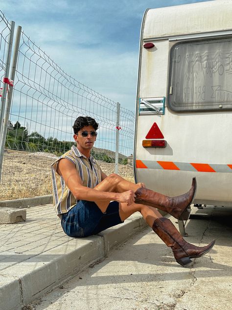 Barn Dance Outfit, Country Outfits Men, Masc Fashion, Boots Outfit Men, Gay Fashion, Aesthetic Fits, Coachella Outfit, Outfit Grid, Mens Cowboy Boots