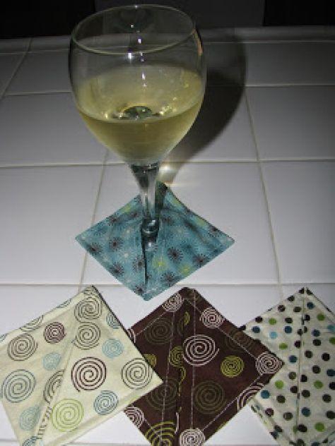 coasters Wine Glass Coasters, Mug Rug Patterns, Wine Glass Crafts, Wine Coasters, Wine Club, Quilted Gifts, Diy Things, Fabric Coasters, Diy Coasters