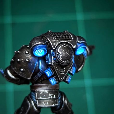 Space Marine Painting, Grimdark Ultramarines, Fulgrim 40k, Bored Painting, Grimdark Miniatures, Warhammer 40k Painting, Warhammer Space Marine, Painting Warhammer, Warhammer Dark Angels