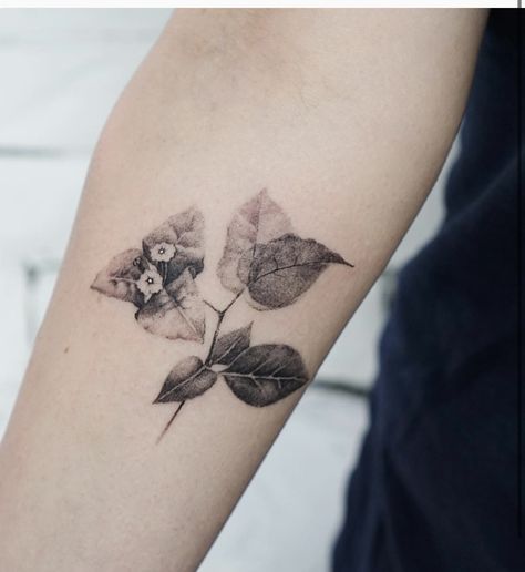 Flower Tattoo Shoulder, Spiritual Tattoos, Tattoo Desings, Shoulder Tattoos For Women, Cool Small Tattoos, Realism Tattoo, Great Tattoos, Tattoo Work, Word Tattoos