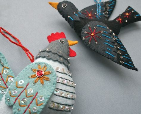 mmmcrafts: handmade gifts 2011: french hen and colly bird ornaments French Hens Christmas, Colly Birds, Animal Felt, French Hens, Embroidery Workshop, Bird Christmas, Make Stuff, Felt Ideas, Felt Ornament