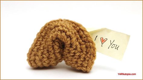 Crochet Tutorial: Fortune Cookie Amigurumi Food, Crochet Stuffies, Punny Valentines, Crochet 101, Amigurumi Cow, Cookie Videos, Beginner Crochet Tutorial, Crochet Food, Fortune Cookie