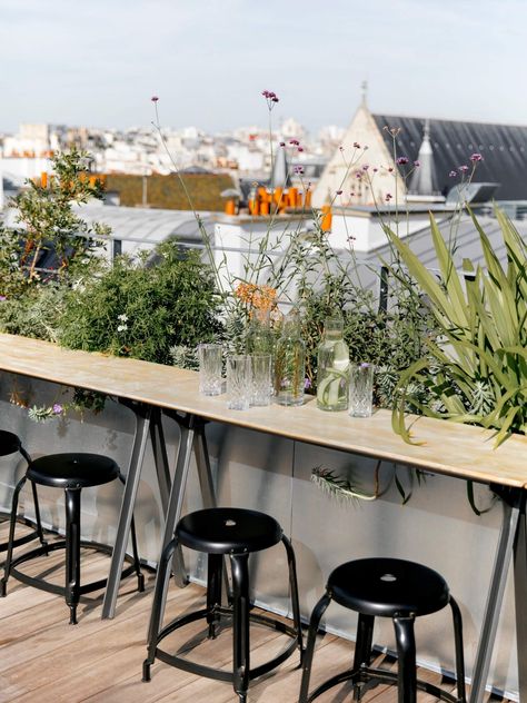 Roof Top Patio, Luxury Hotel Interior, Rooftop Bar Design, Roof Top Cafe, Luxury Hotels Interior, Hotels In Paris, Rooftop Design, Restaurant Paris, Best Boutique Hotels