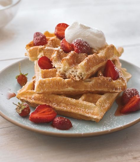 Raised Belgian Waffles with Strawberries and Whipped Cream | These waffles get their especially light and airy texture from the addition of yeast and sparkling water. Summer Breakfast Recipes, Buttermilk Waffles Recipe, Refreshing Breakfast, Buttermilk Waffles, Epicure Recipes, Strawberry Breakfast, Easter Breakfast, Summer Breakfast, Belgian Waffles