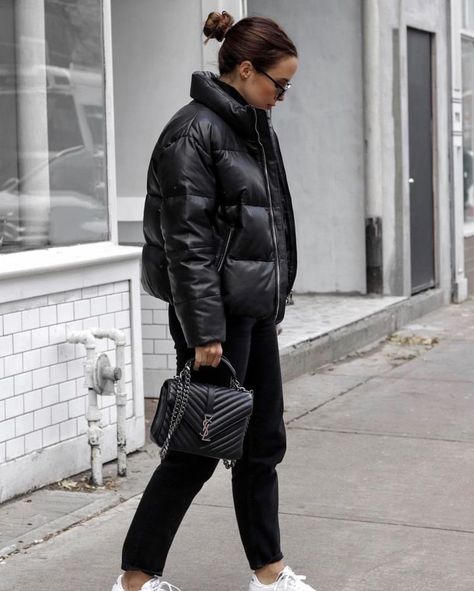 Puffer jacket Black Puffer Coat Outfit, Leather Puffer Jacket Outfit, Black Puffer Outfit, Outfits With Puffer Jackets, Puffer Jacket Outfit Ideas, Black Puffer Jacket Outfit, Puffer Coat Outfit, Best Puffer Jacket, Puffer Outfit