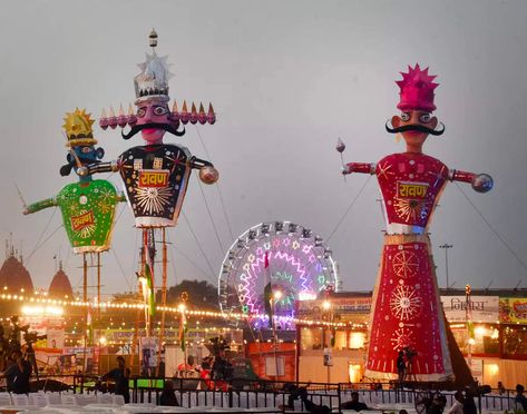 Dussehra Celebration, Mysore Palace, Self Development Books, Hindu Festivals, Mother Goddess, Folk Dance, Durga Puja, Durga Goddess, Indian Festivals