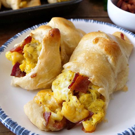 Cresent Roll Breakfast, Breakfast With Bacon, Crescent Roll Breakfast, Pillsbury Crescent Recipes, Crescent Roll Breakfast Recipes, Crescent Breakfast, Crescent Recipes, Breakfast Crescent Rolls, Breakfast Sandwich Recipes