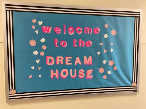 Barbie Door Decoration, Barbie Classroom Theme, Pink Classroom Theme, Barbie Classroom, Classroom Vibes, Dorm Themes, Ra Boards, Lab Week, Resident Adviser