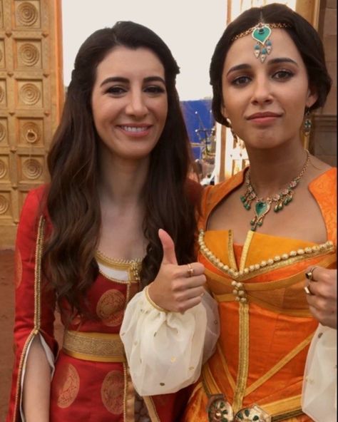 Aladdin Cast, Nasim Pedrad, Guy Ritchie Movies, Aladdin Film, Jasmine Cosplay, Couples Disney, Aladdin Live, Mena Massoud, Street Urchin