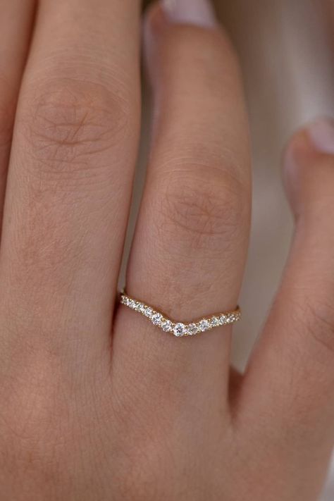 Curved wedding band Bands For Oval Rings, Wedding Bands For Oval Rings, Victorian Wedding Band, Wedding Band Curved, Types Of Wedding Rings, Big Diamond Rings, Square Engagement Rings, Pave Wedding Bands, Ring Bands