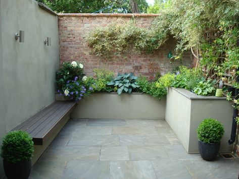 Small Courtyard - Northampton, UK — James Gartside Gardens Inner Courtyard Garden, Long Narrow Courtyard Ideas, Small Court Yard Garden Ideas, Fairytale Garden, Small City Garden, Small Courtyard, Backyard Garden Layout, Small Courtyard Gardens, Tiny Garden