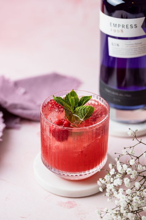 Empress Gin, Empress 1908 Gin, Raspberry Cocktail, Craft Cocktail Recipe, Drink Garnishing, Gin Cocktail Recipes, Gin Cocktail, 500 Days, Boozy Drinks