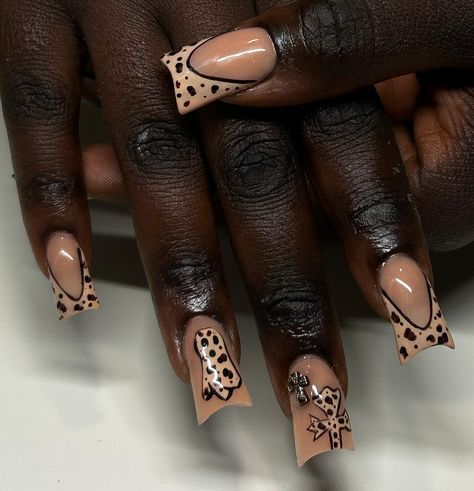 Cheetah X Spooky freestyle 😍👻 ————————— Bookings open Link in Bio 🔗 ————————— 📍ATL,Ga Gwinnett County #nailtech #atl #atlanta #atlnailtech #atlstylists #atlantahairstylist #atlnails #nailart #nailaudio #nailreel #reels #tiktok #explore #explorepage #atlantamua #nails #shortnails #acrylicnails #freestlye #tuckerga #gwinettnails #halloween #halloweennails #spookynails #fallnails Nail Tech, Halloween Nails, Short Nails, Hair Stylist, Acrylic Nails, Link In Bio, Atlanta, Nail Art, Nails