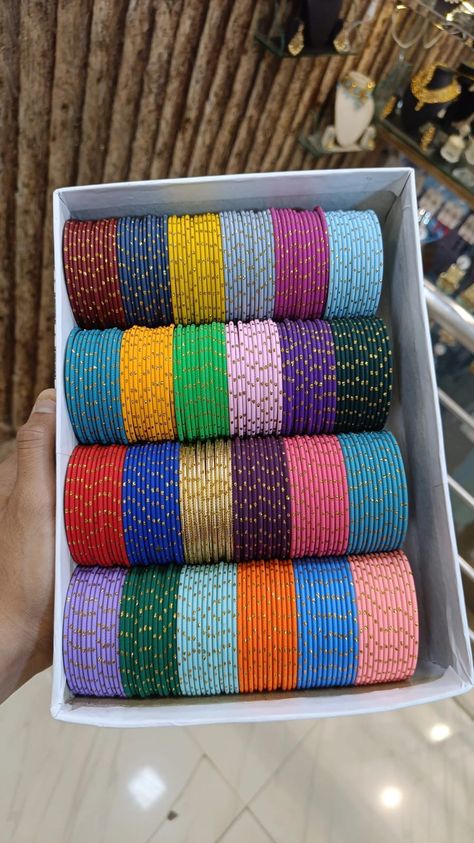 Rajputi Bangles, Designer Bangles, Metal Bangles, Rajputi Dress, Colorful Bangles, Desi Love, Desi Wedding Dresses, Wedding Shopping, Gold Bangle Set