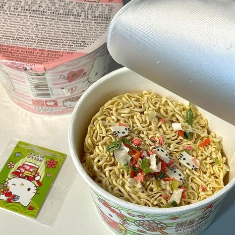 sanrio Hello Kitty Noodles, Hello Kitty Ramen, Japanese Sauce, Flavored Rice, Japanese Noodles, Chocolate Company, Yummy Comfort Food, Ramen Bowl, Taste Testing