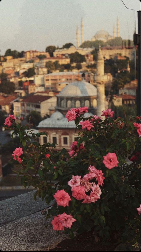 Istanbul Photography, Istanbul City, Islamic Wallpaper Iphone, Italy Aesthetic, Iphone Wallpaper Photos, Islamic Wallpaper, Islamic Pictures, The Girl Who, Albania