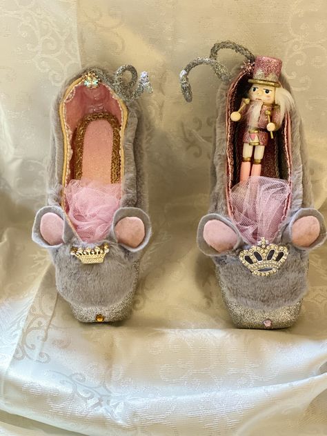 Nutcracker Ballet Nails, Pointe Shoe Christmas Tree, Nutcracker Pointe Shoe Decorating, Nutcracker Pointe Shoes, Pointe Shoe Decorations Ideas, Cutesy Bedroom, Painted Pointe Shoes Nutcracker, Decorated Ballet Shoes, Painted Pointe Shoes