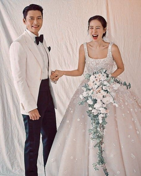 Hyun Bin Wedding, Binjin Couple, Fantasy Wedding Dress, Wedding Korea, Korean Wedding Dress, Son Ye Jin, Bride Pictures, Famous Dress, Bridal Prep