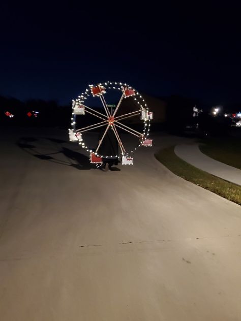 Ferris Wheel Costume, Carnival Ferris Wheel, Colorful Ferris Wheel, Disneyland Ferris Wheel, Ferris Wheel At Night Aesthetic, Amusement Park Ferris Wheel, Halloween Circus, Christmas Parade, Carnival Themes