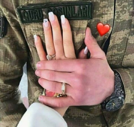 Marine Boyfriend, Army Boyfriend, Military Boyfriend, Military Engagement Photos, Army Love Photography, Soldier Love, Army Couple Pictures, Funny Wedding Pictures, Military Couples