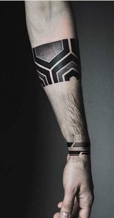 Tattoos Pulseras, Hop Tattoo, Geometric Tattoo Sleeve Designs, Band Tattoos For Men, Trippy Tattoo, Cyberpunk Tattoo, Viking Tattoo Symbol, Line Tattoo Ideas, Egyptian Tattoo Sleeve