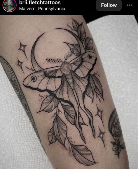 Lunar Moth Tattoo, Luna Moth Tattoo, Tatuaje Cover Up, Moth Tattoos, Moth Tattoo Design, Whimsical Tattoos, 16 Tattoo, Insect Tattoo, Tattoos Geometric