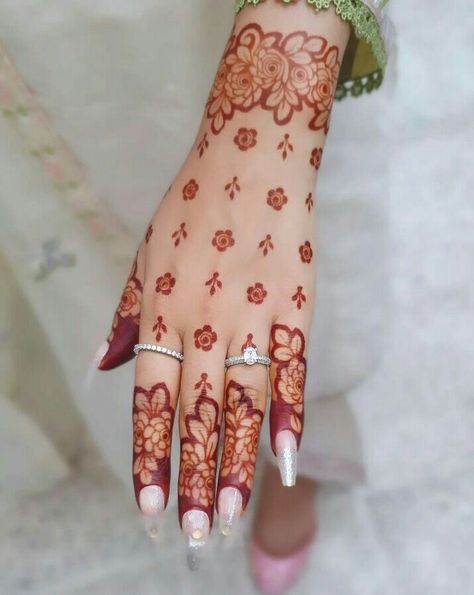 Teej simple mehndi designs Simple And Beautiful Mehndi Designs, Beautiful Mehndi Designs, Beautiful Mehndi, Beautiful Mehndi Design, Henna Mehndi, Mehndi Designs, Henna, Quick Saves, Design