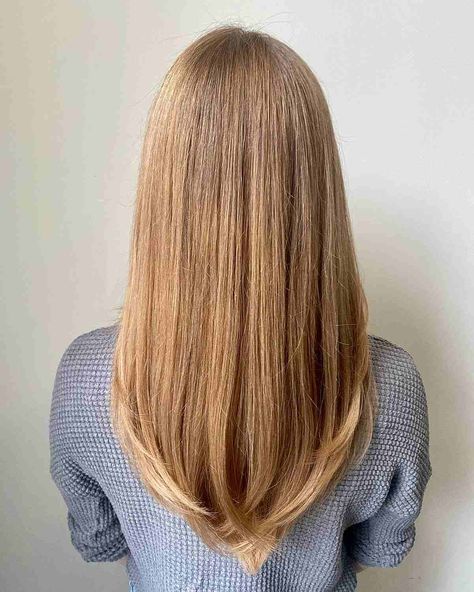 V Cut Hair, V Shaped Haircut, V Shape Hair, Straight Hair Cuts, Haircut Inspiration, Haircuts Straight Hair, Long Layered Hair, Haircuts For Long Hair, Long Straight Hair