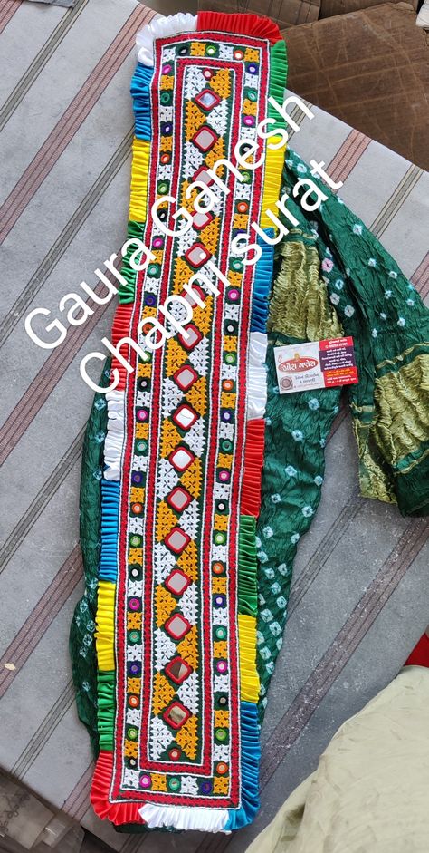 Sadu Bharat, Kutchi Work, Home Flower Decor, Kutch Work Designs, Hair Diffuser, Hand Work Design, Kutch Work, Diy Embroidery Designs, Wedding Crafts Diy