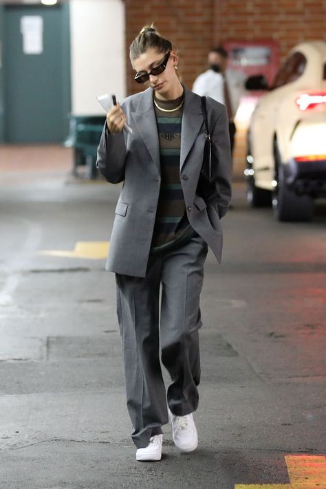 Hailey Bieber: October 19, 2021 Baggy Suit, Hayley Bieber, Hailey Bieber Outfits, Couple Fits, Casual Chique, Moda Chic, October 19, Hailey Baldwin, Models Off Duty