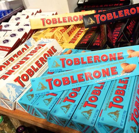 Toblerone Toblerone Aesthetic, Chocolate Toblerone, Stark Tech, Sweet Board, Honey Almonds, Atif Aslam, Food Cravings, Disney Art, White Chocolate