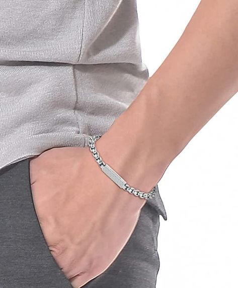 Box chain men's bracelet by Lacoste Inner circumference: 19 cm Closure: Magnetic Get it here: https://amzn.to/3XpkJxR #Jewellery #Bracelet #Lacoste Bracelets For Boyfriend, Mens Bracelet Silver, Men's Bracelet, Lacoste Men, Chains For Men, Silver Man, Box Chain, Amazon Fashion, Gifts For Men