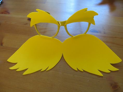 The Lorax Eyebrow Template - FREE DOWNLOAD Diy Lorax, Lorax Costume, Dr Seuss Costumes, Dr Seuss Theme, Eyebrow Template, Book Character Day, Dr. Seuss, World Book Day Costumes, Dr Seuss Week