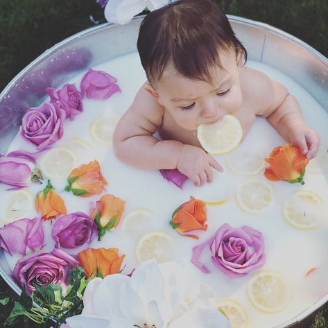 One Year Baby Girl Photoshooting, Diy One Year Old Photo Shoot, Washtub Ideas, Flower Milk Bath Photography, Fruit Milk Bath Photography, Tub Photography, One Year Old Milk Bath Photos, Sunflower Milk Bath Baby Girl, Summer Baby Photos