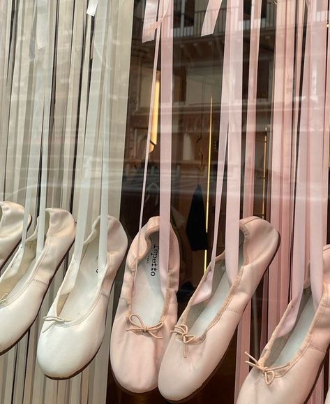 Angelina Ballerina, Ballet Beauty, Pink Aura, Ballet Girls, Pointe Shoes, Ballet Slippers, Miss Dior, Parisian Chic, Everything Pink