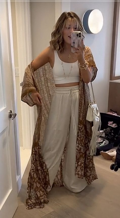 Semi Formal Boho Outfit, Classy Hippy Style, Beige Boho Outfit, Neutral Boho Clothing, Casual Summer Outfits Boho, Boho Airport Outfit, Boho Lace Skirt Outfit, Bohemian Clothing Aesthetic, Flowy Outfits Boho