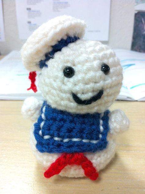 Miniature Stay-Puft Marshmallow Man, Mandy from “SilverWordz” Marshmallow Man, Miniature Knitting, Stay Puft, Big Knits, Christmas Activities, Crochet Dolls, Crochet Animals, Yarn Crafts, Marshmallows