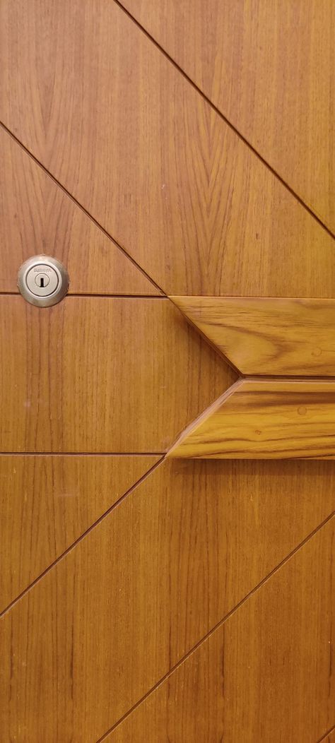 Veneer door handle detail with grooves and chamfered edges in combination with Inclined Groove pattern. Veneer Door Design With Groove, Veneer Groove Pattern On Wall, Main Door Groove Design, Veneer Groove Pattern, Ceiling Groove Pattern, Centre Table Design, Groove Pattern, Ceilings Design, Main Entrance Door Design