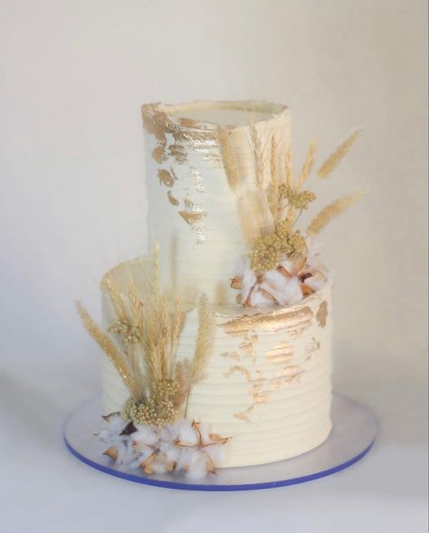 White Party Cake Ideas, Boho Two Tier Cake, Boho Style Cake Birthday, Boho Chic Cake Ideas, Bolo Boho Chic Aniversario, Elegant 60th Birthday Cake For Ladies, Wedding Cake Boheme, Bohemian Cake Ideas, Boho Birthday Cake For Women