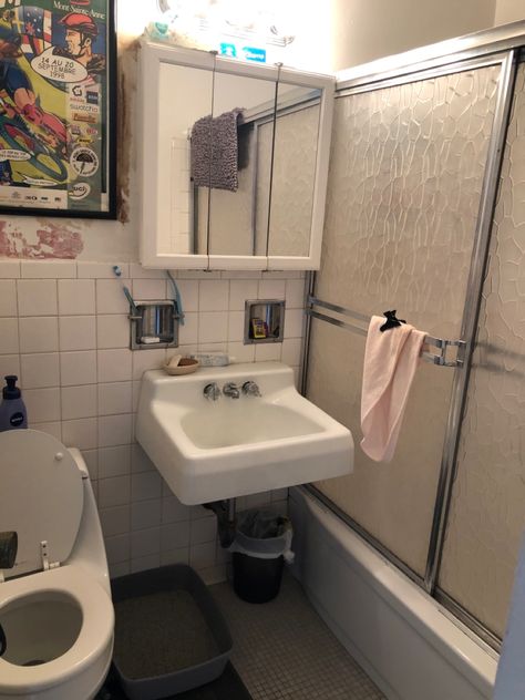 Poor Japanese Apartment, Liminal Space Bathroom, Room Claims For Dr, Messy Bathroom Aesthetic, Old Apartment Bathroom, Grandmas House Aesthetic, Grandma Bathroom, Bathroom Reference, Grunge Bathroom