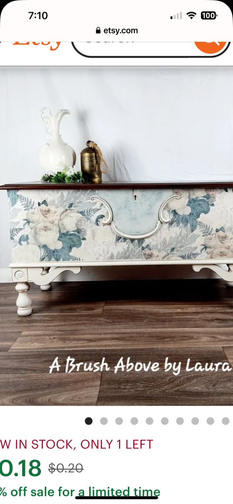 Painted Chests Ideas, Cedar Chest Makeover Diy, Vintage Trunk Makeover, Cedar Chest Makeover, Vintage Cedar Chest, Cedar Chest Redo, Painted Cedar Chest, Furniture Recycle, Wooden Blanket Box