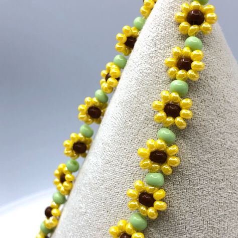 Sunflower Garden Bracelet New No Tag .25 Inches Wide I Also Can Make A Custom Size Upon Request. Glass Beads Strung Through More Than Twice To Create Durability! Very Strong Magnetic Clasp. Sku37 Sunflower Seed Bead Bracelet, Seed Bead Patterns Bracelet, Friendship Bracelets With Charms, Sunflower Bracelet Pattern, Fall Beaded Jewelry, Sunflower Friendship Bracelet, Bead Brackets, Sunflower Beaded Bracelet, Beaded Bracelets Flower