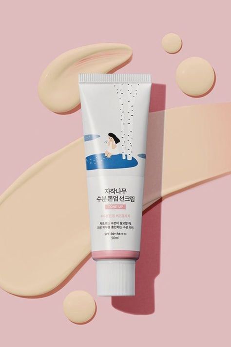 Tone Up Sunscreen, Dream Skincare, Skincare Ads, Korean Sunscreen, Daily Sunscreen, Best Sunscreens, Korean Products, Sunscreen Moisturizer, Dry Sensitive Skin