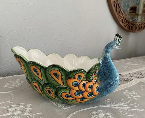 Peacock Ceramics, Peacock Pottery, 3d Art Painting, Peacock Crafts, Wedding Platters, Peacock Pictures, Flower Vase Making, Peacock Art, Wedding Crafts Diy