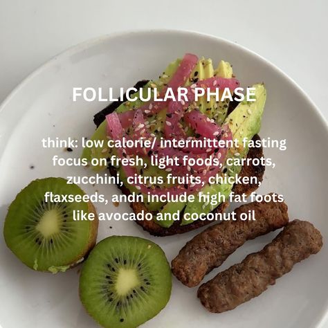 how to eat in each phase 🥗 our hormones change basically every week during our cycle, and with our changing hormones, our nutritional needs change as well! menstrual phase: bleeding phase (last 3-7 days) think paleo/grain free. We do NOT need the extra refined carbs and sugars in this phase. they make PMS worse. eat red meat, seafood, warm nourishing foods like soups and stews follicular phase: right after our bleeding phase (last 7-10 days) think low calorie. intermittent fasting. our c... Follicular Phase Lunch, Follicular Phase Foods, Cycle Phases, Menstrual Phase, Follicular Phase, Refined Carbs, Cycle Syncing, Nourishing Foods, Red Meat