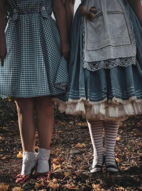 Alice in wonderland and Dorothy. Alice and Dorothy. Dorothy and Alice . Wizard of Oz and Alice in wonderland. Helen Green Dorothy and Alice Alice Liddell Inspired Outfits, Alice And Coraline, Alice In Wonderland Inspired Photoshoot, Dorothy And Alice, Alice In Wonderland Outfit Aesthetic, Alice In Wonderland Costume Aesthetic, Alice In Wonderland Aesthetic Outfit, Alice And Dorothy, Alice And Wonderland Costumes