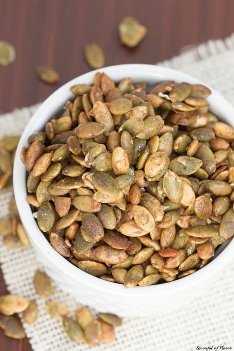 Cinnamon Spice Pepitas - a healthy snack ready in less than 10 minutes! Paleo Fall Recipes, Roasted Pepitas, Pumpkin Seed Recipes, Roasted Pumpkin Seeds, Autoimmune Protocol, Crunchy Snack, Roast Pumpkin, Cinnamon Spice, Pumpkin Seeds